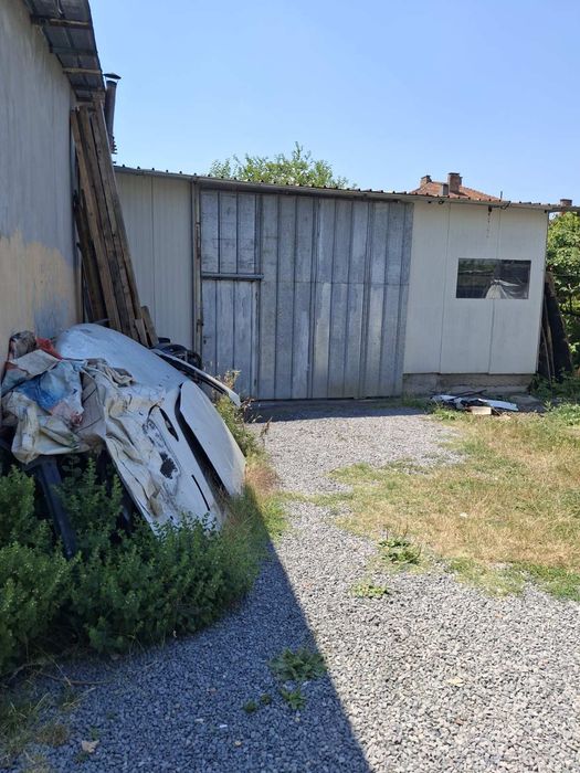 Автосервиз с камера за боядисване