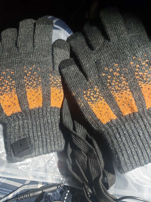 Manusi incalzite din lana