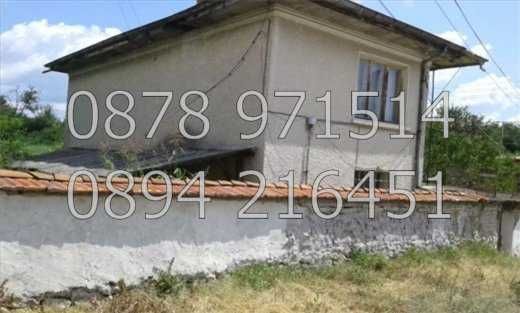 КОД 17216г. Двуетажна тухлена къща 150м2 с двор 700м на асфалт