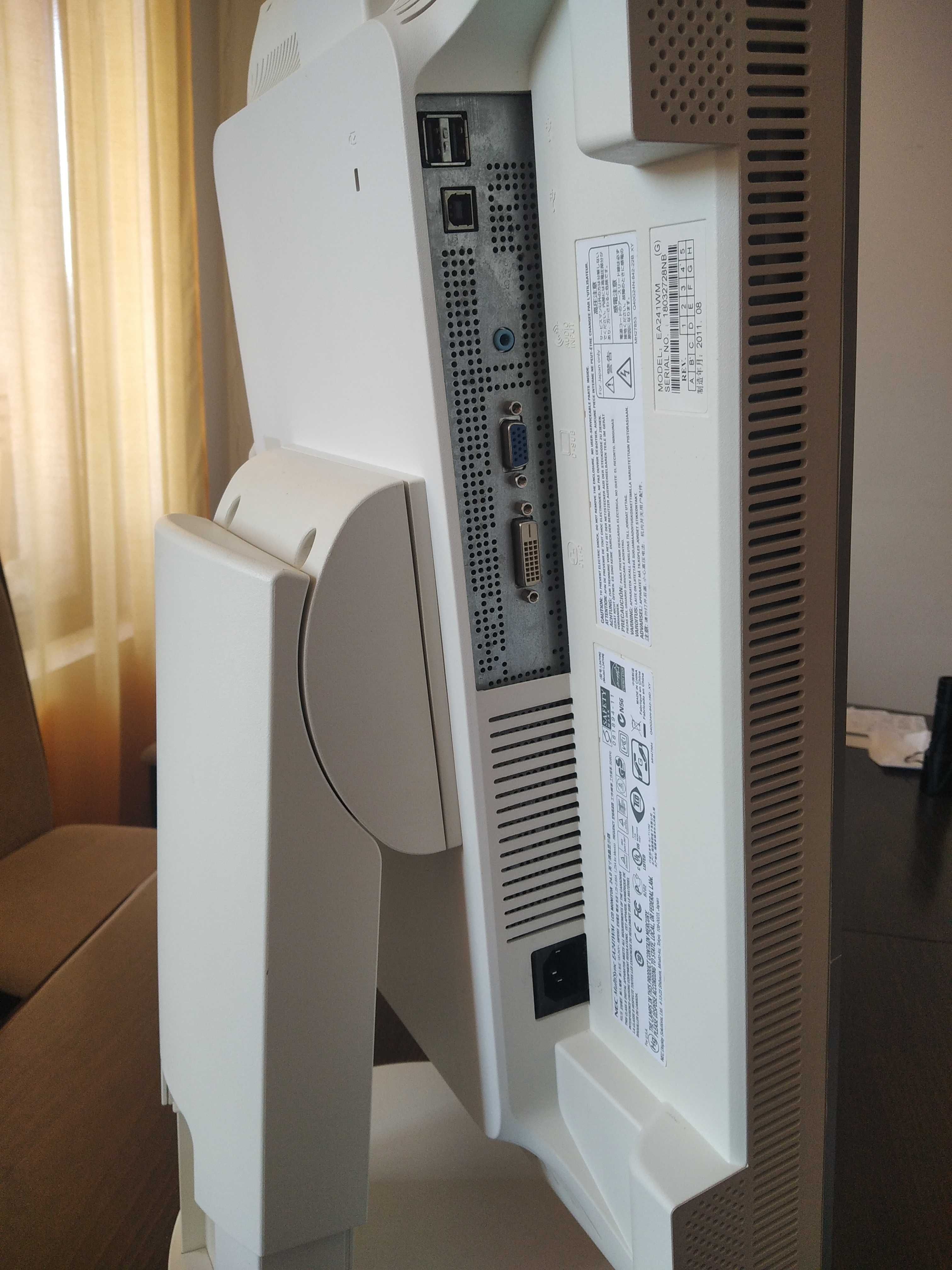 Професионален монитор NEC 61,0cm (24") 1920x1200 TFT WUXGA - отличен