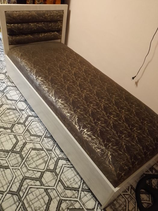 2 та бир хил диван сотилади