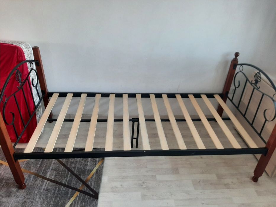 Продам кровать металлическую