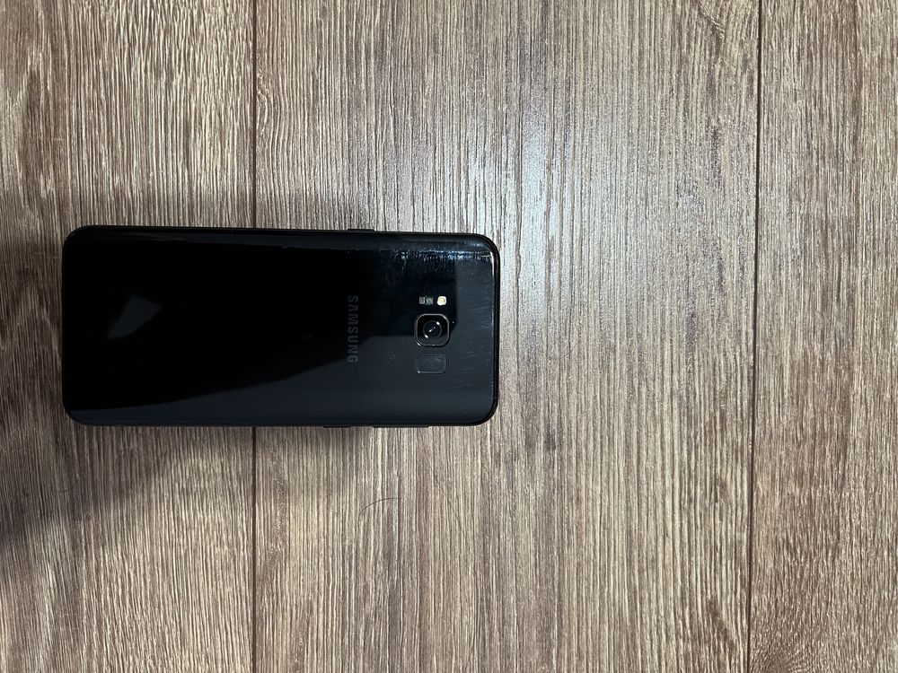 Samsung s8 plus fisurat geamul de protectie