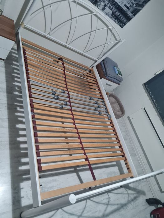 Спалня, метална рамка 140/200