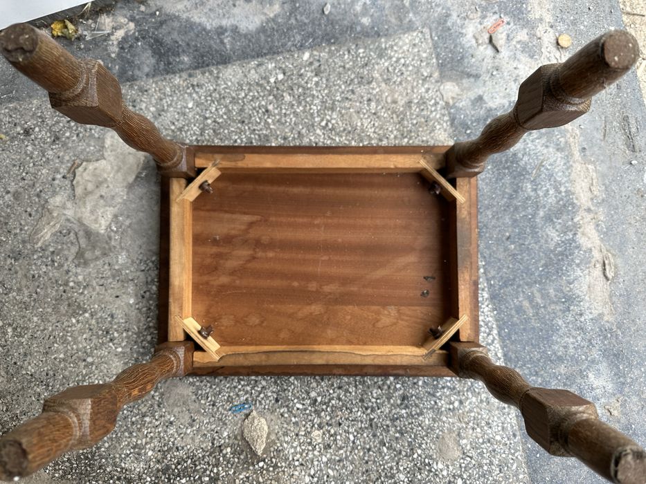 Лот дървени столчета