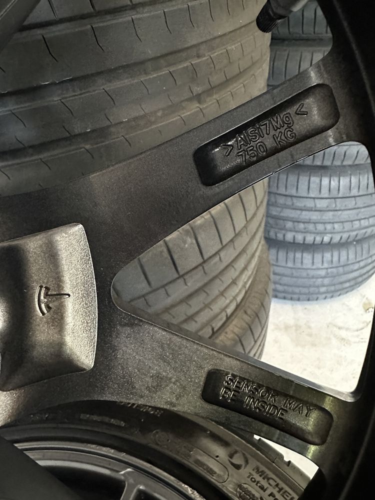 jante tesla model 3 5x114.3 anvelope 235 45 18 michelin