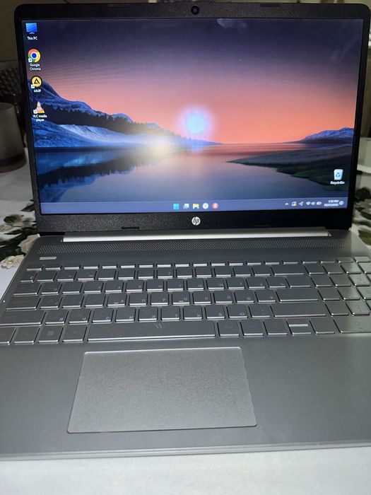 Noutbook sotiladi pachti yengi kop ishlatilinmagan ofisniy