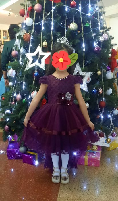 Продам платье со шлейфом на 6-7 лет