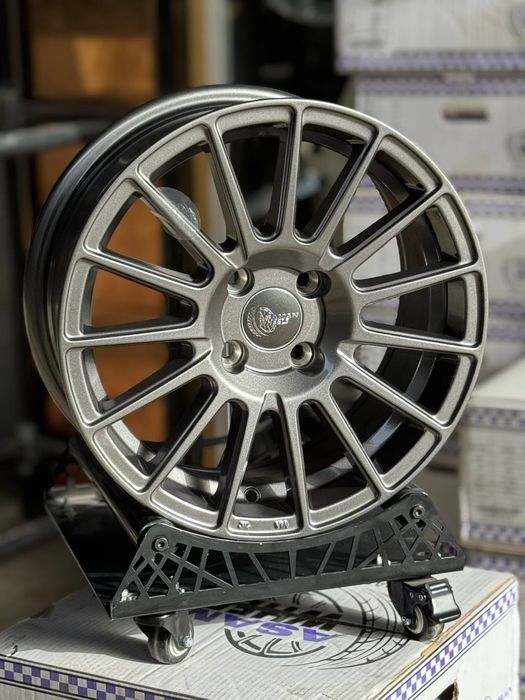 R 15 sport saka diska