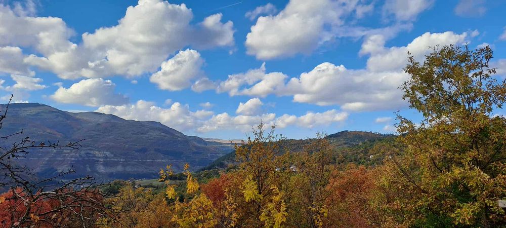 СОБСТВЕНИК продава два съседни УПИ  с.Желен  общ.Своге