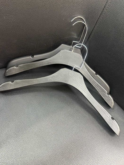 Вешалки, плечики, торговое оборудование. Цена 150тг. - 1шт.