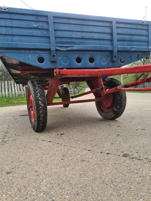 Vand doua remorci agricole