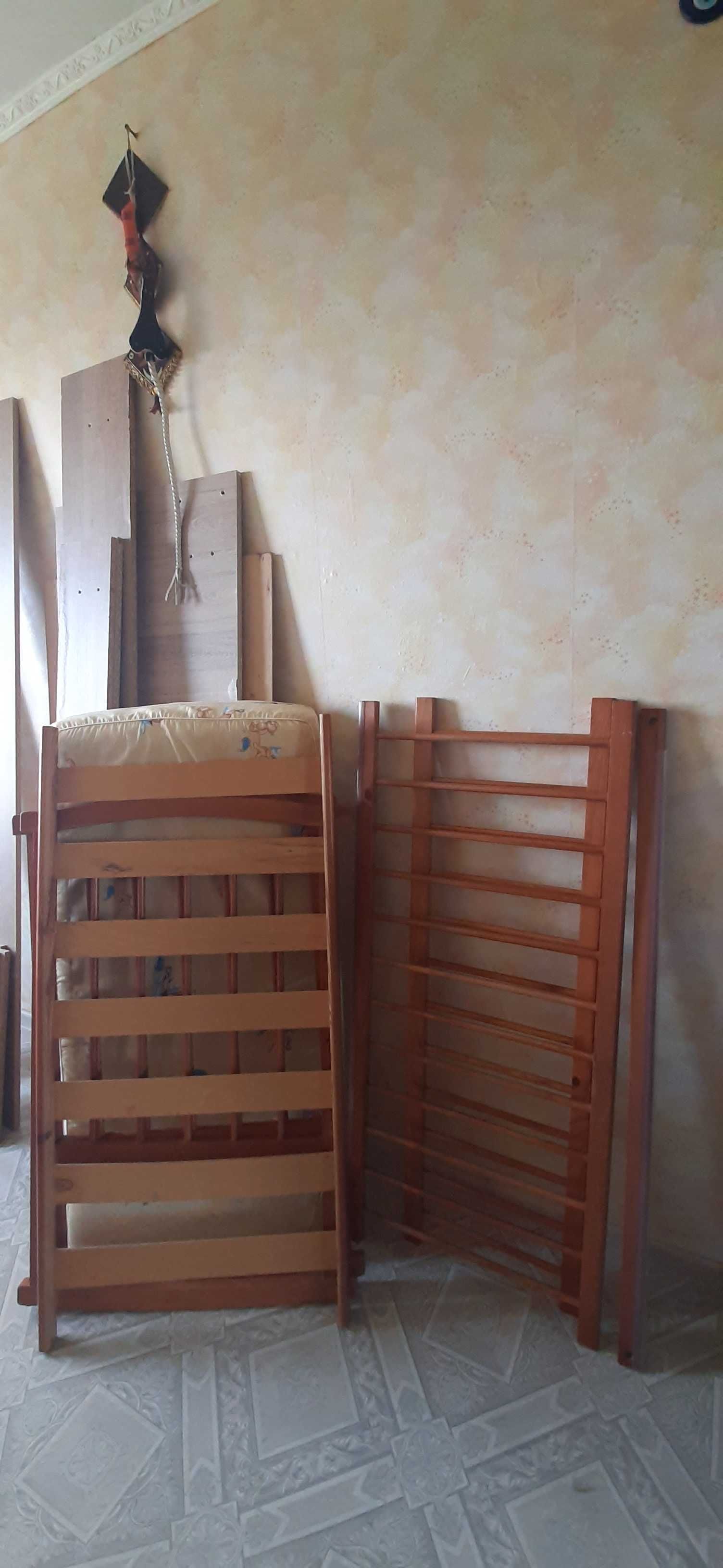 Продам манеж с матрасом