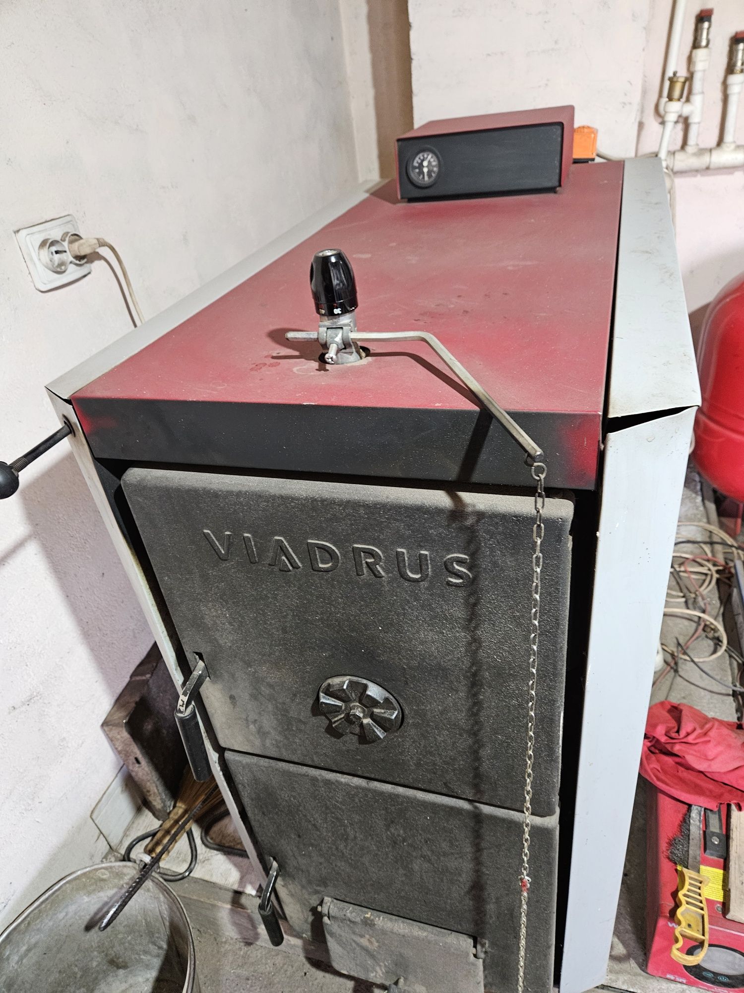 Vând centrala Viadrus 40 kw + puffer 800 litri