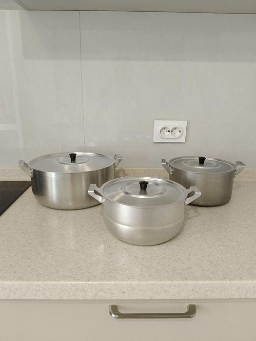 Продам кастрюли,миски разные б.у.