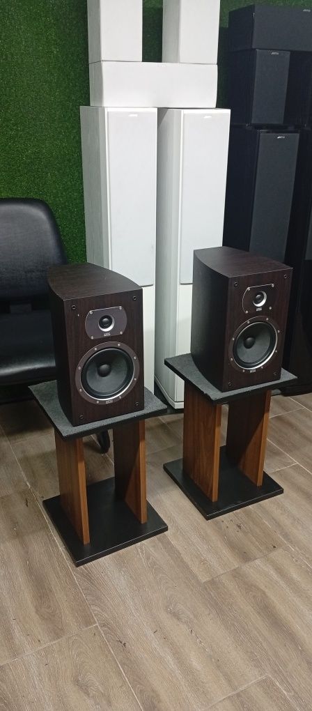 Букшелфи HECO Victa 300