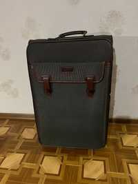 Продам качественный чемодан в хорошем состоянии