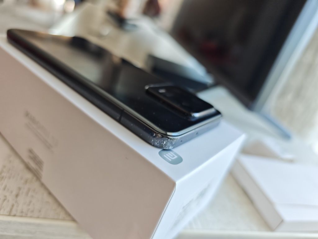 Продавам Xiaomi 13