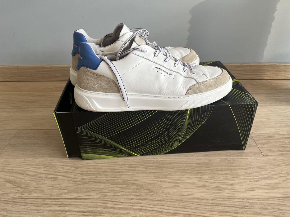 Бели обувки от естествена кожа