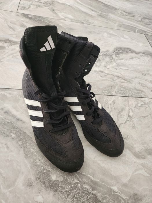 Vând ghete box Adidas