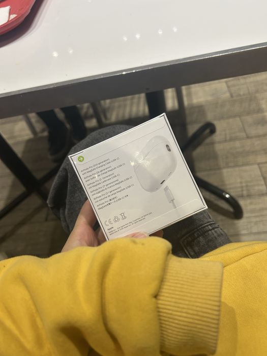 AirPods Pro 2nd generation with MagSafe Charging Case (UsB-C)