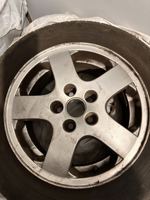 Vând Roți 5x100, 185/65/R14, 3 anvelope bune doar
