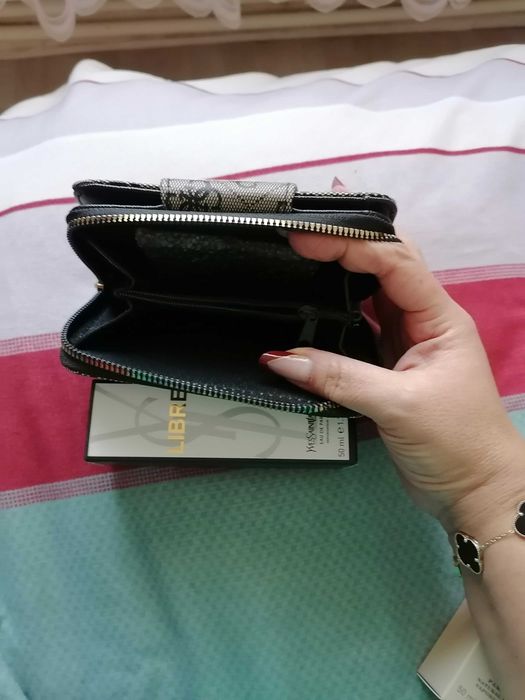 Portofel damă și parfum