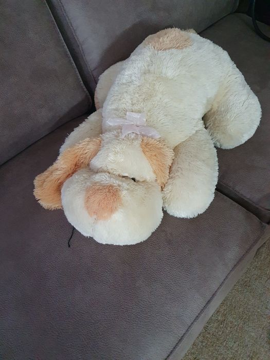 Голямо лаещо плюшено куче