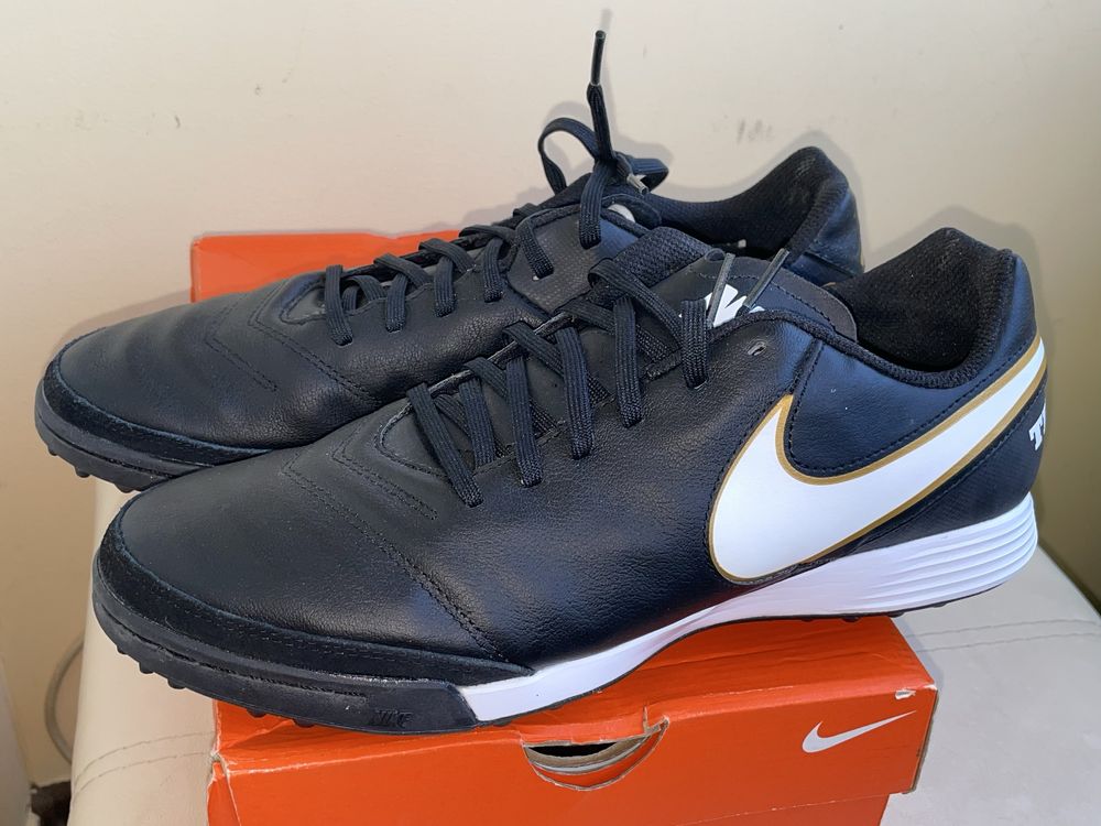 Nike Tiempo Genio