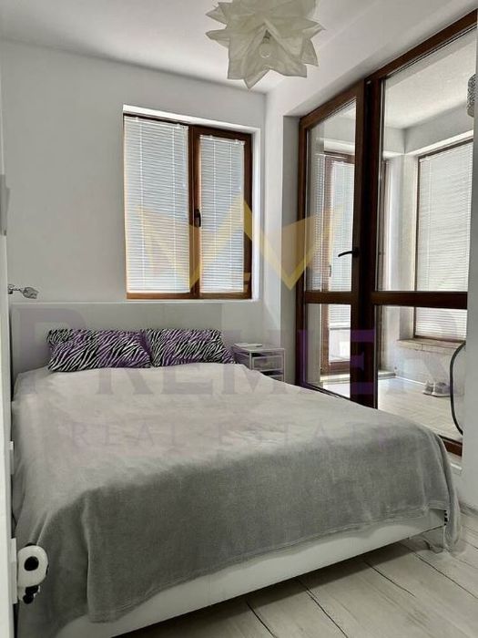 Двустаен апартамент, Колхозен пазар