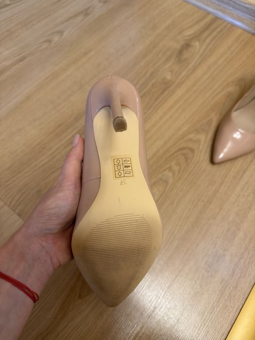 Бледо розови Токчета Guess