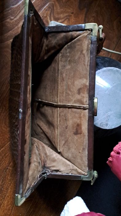 Geanta poșetă  veche. Piele crocodil de colecție