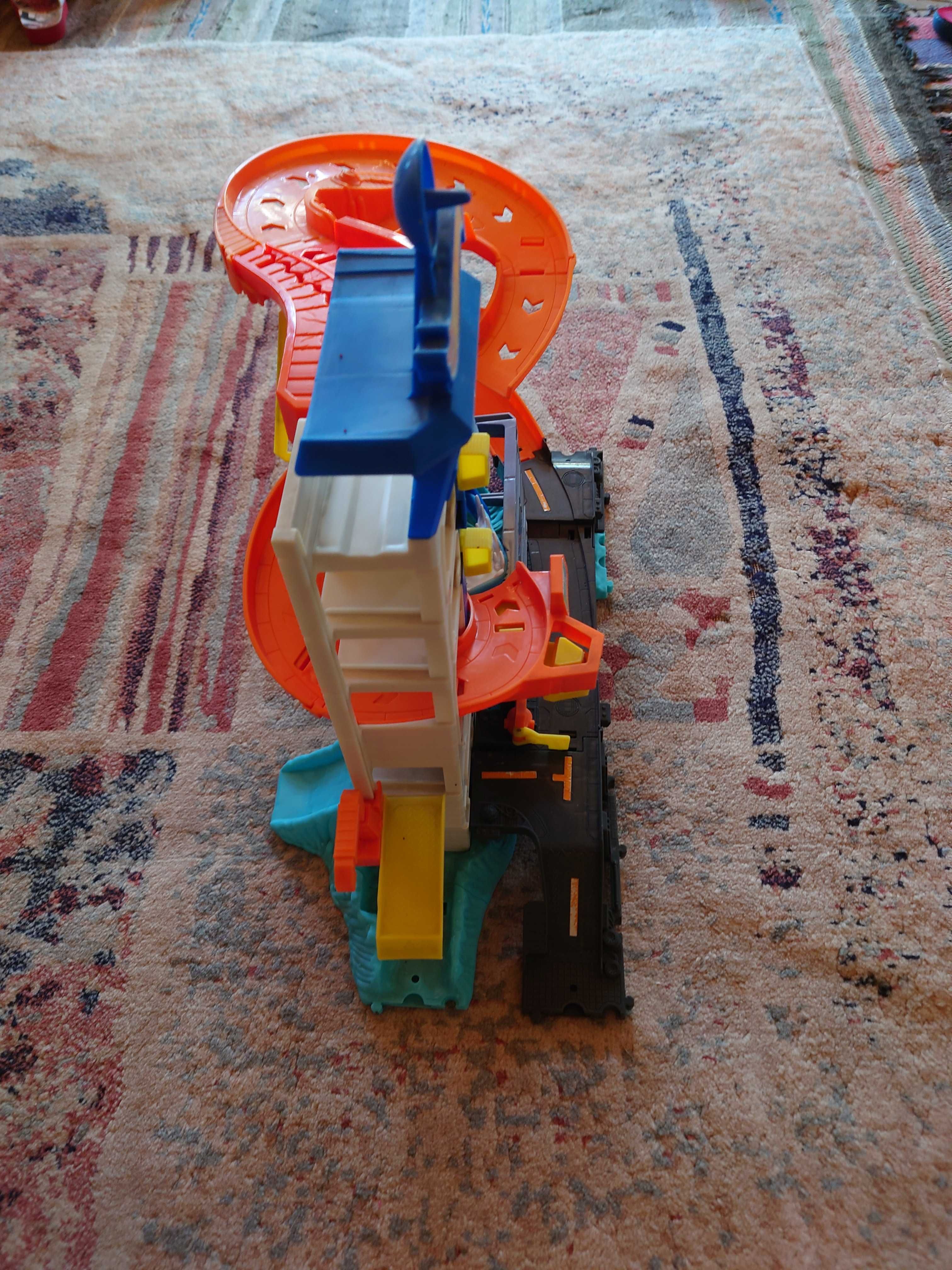 Писта Hot Wheels Attacking shark атакуващата акула