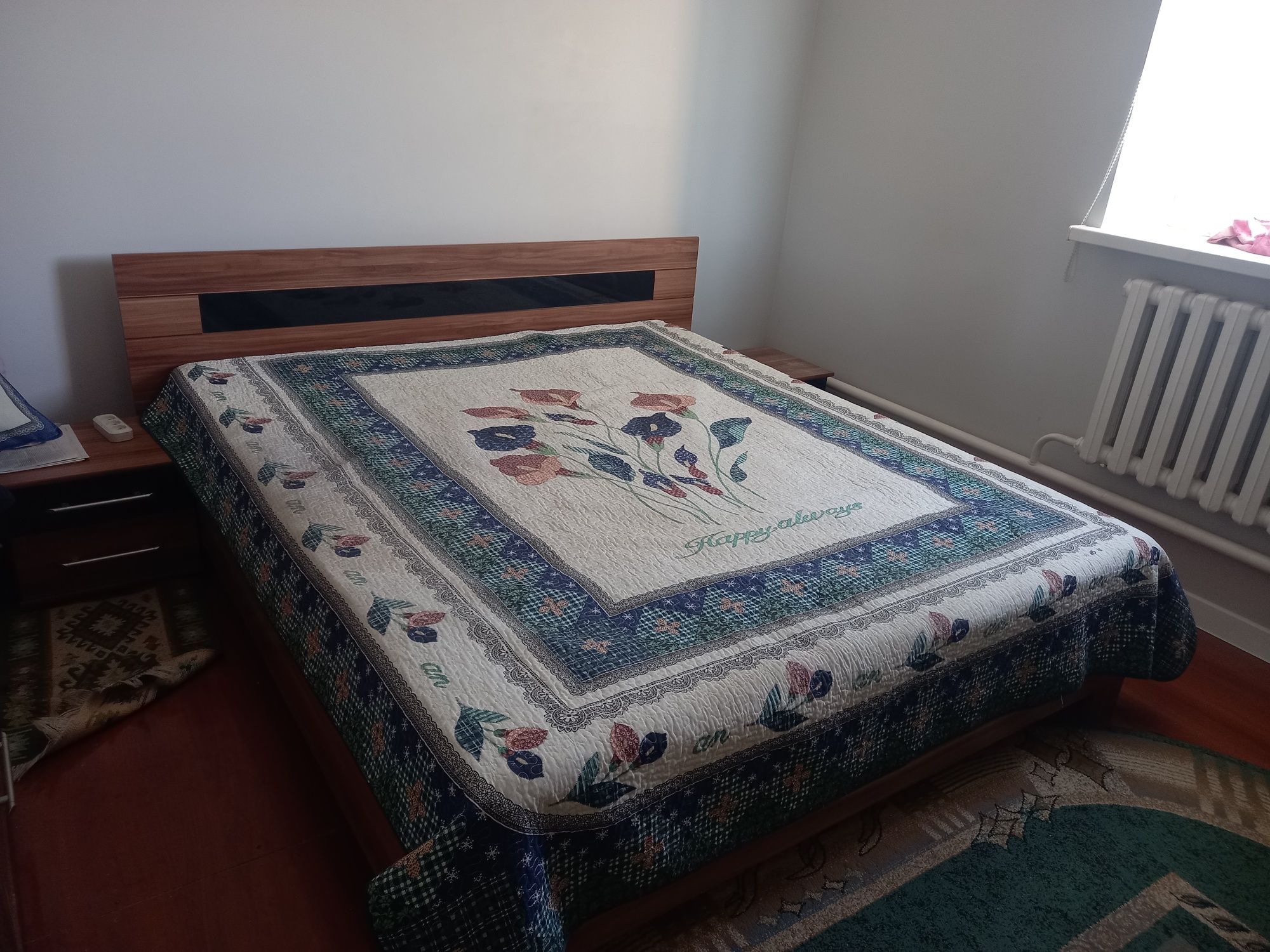 Продаётся двуспальная кровать