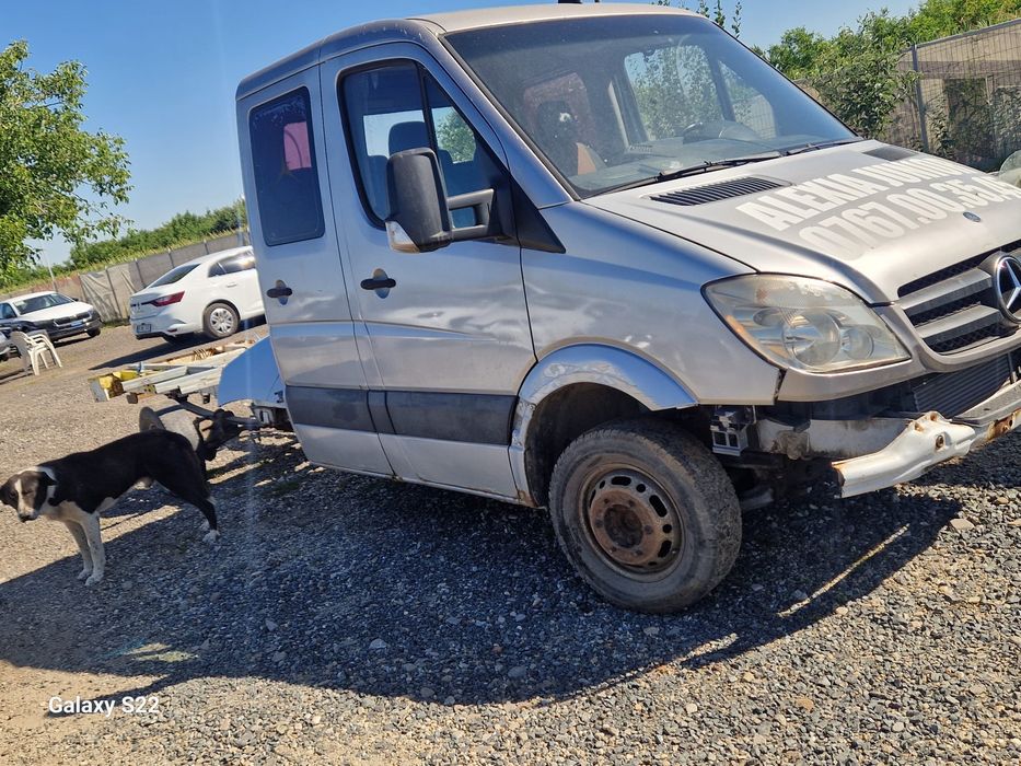 Autoutilitara Mercedes-Benz  Platforma  tracțiune  spate.
