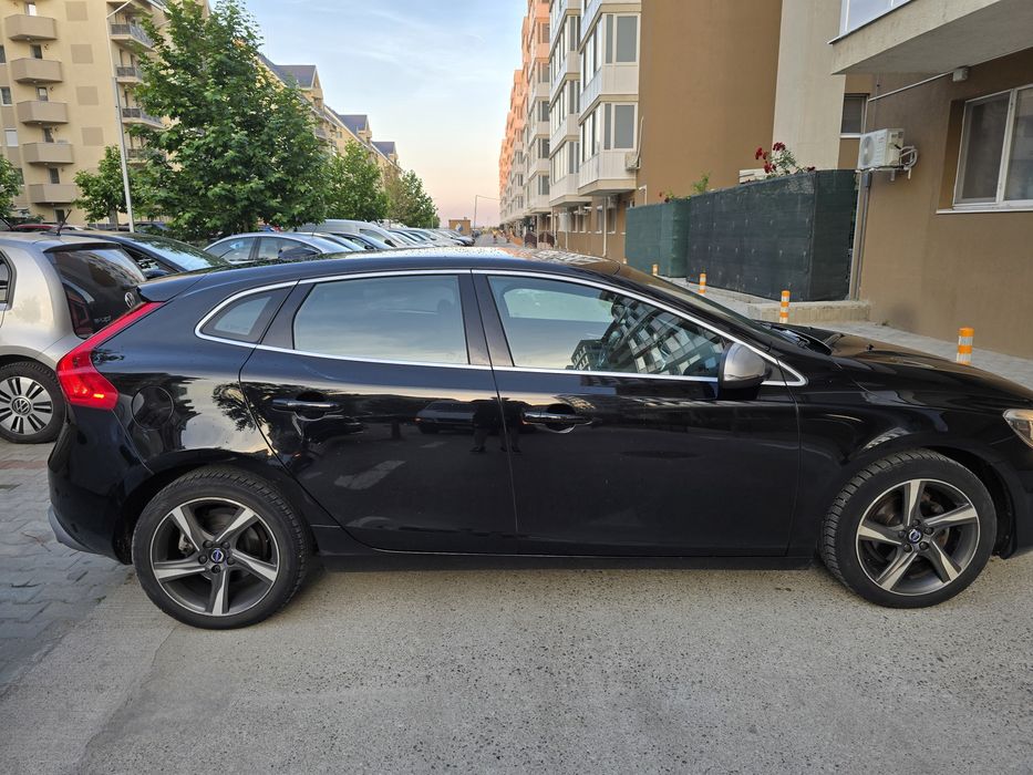 Volvo V40 D2 2.0 Diesel / 2015 / Negru / Interior piele / Euro 6