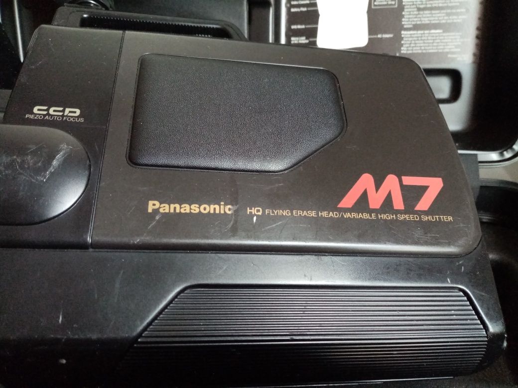 PANASONIC NV-M7EG VHS проф.камера пълен комплект с оригинален куфар