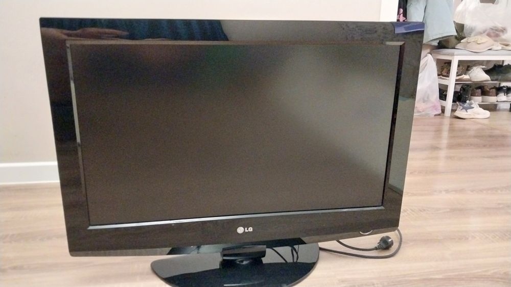 Телевизор LG LCD 32 дюйма