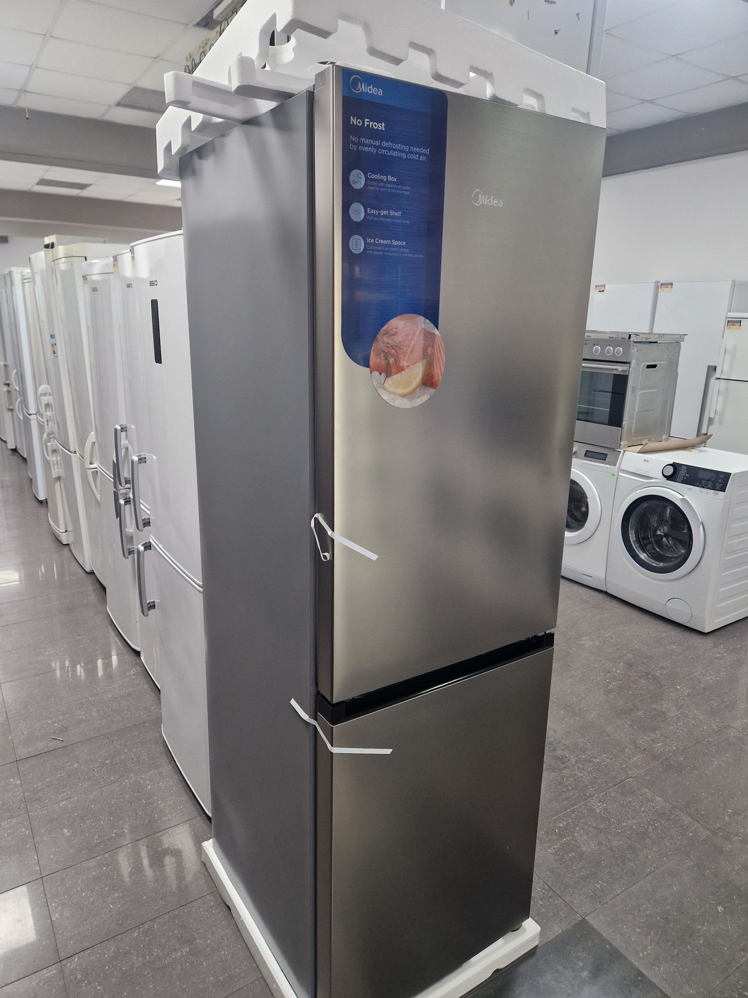 Хладилник с фризер Midea A++ No Frost  400 литра