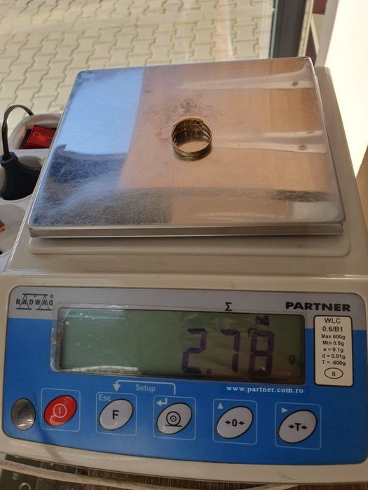 Inel din aur de 14K, model cu bile  mărimea 59, gramaj 2,78 g