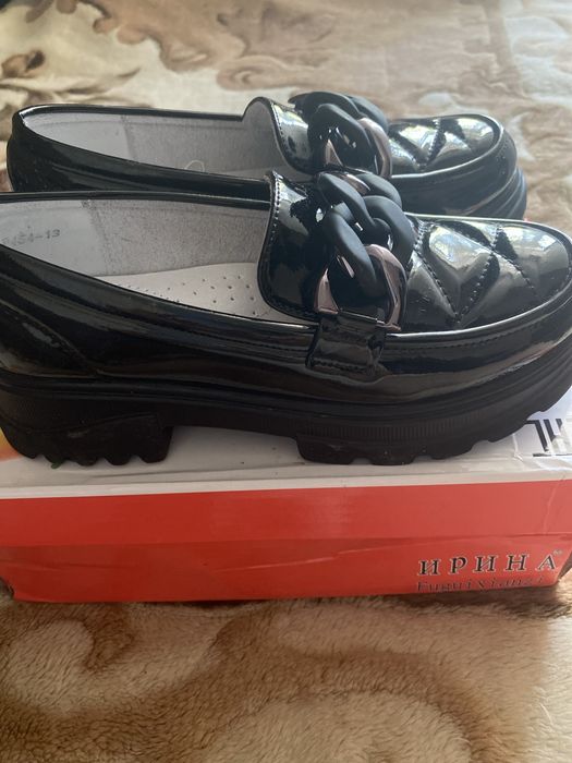 Продам обувь для девочки 34 р.