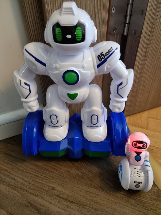OCIE Робот Mecha 05 с ховърборд + подарък малък робот
