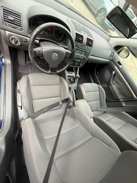 Volkswagen Golf 5 4 usi, 1.6 FSI, 115 cai 6+1 viteze