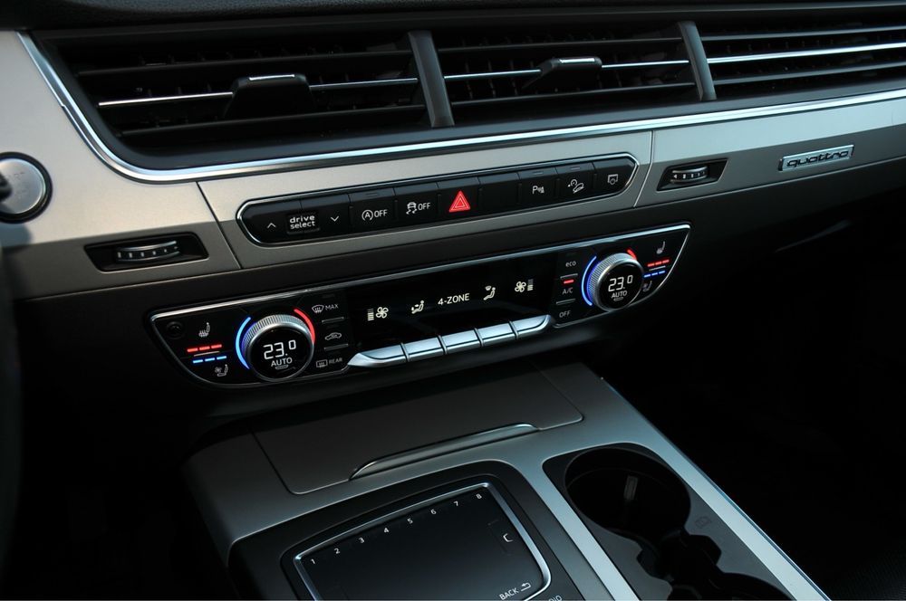 Audi Q7 S-line mod 2018 pret 22900