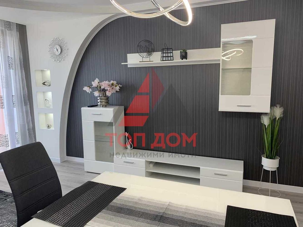 Дава се под наем Двустаен апартамент в Варна, Център - 65 кв.м за 800 € - Снимка #2