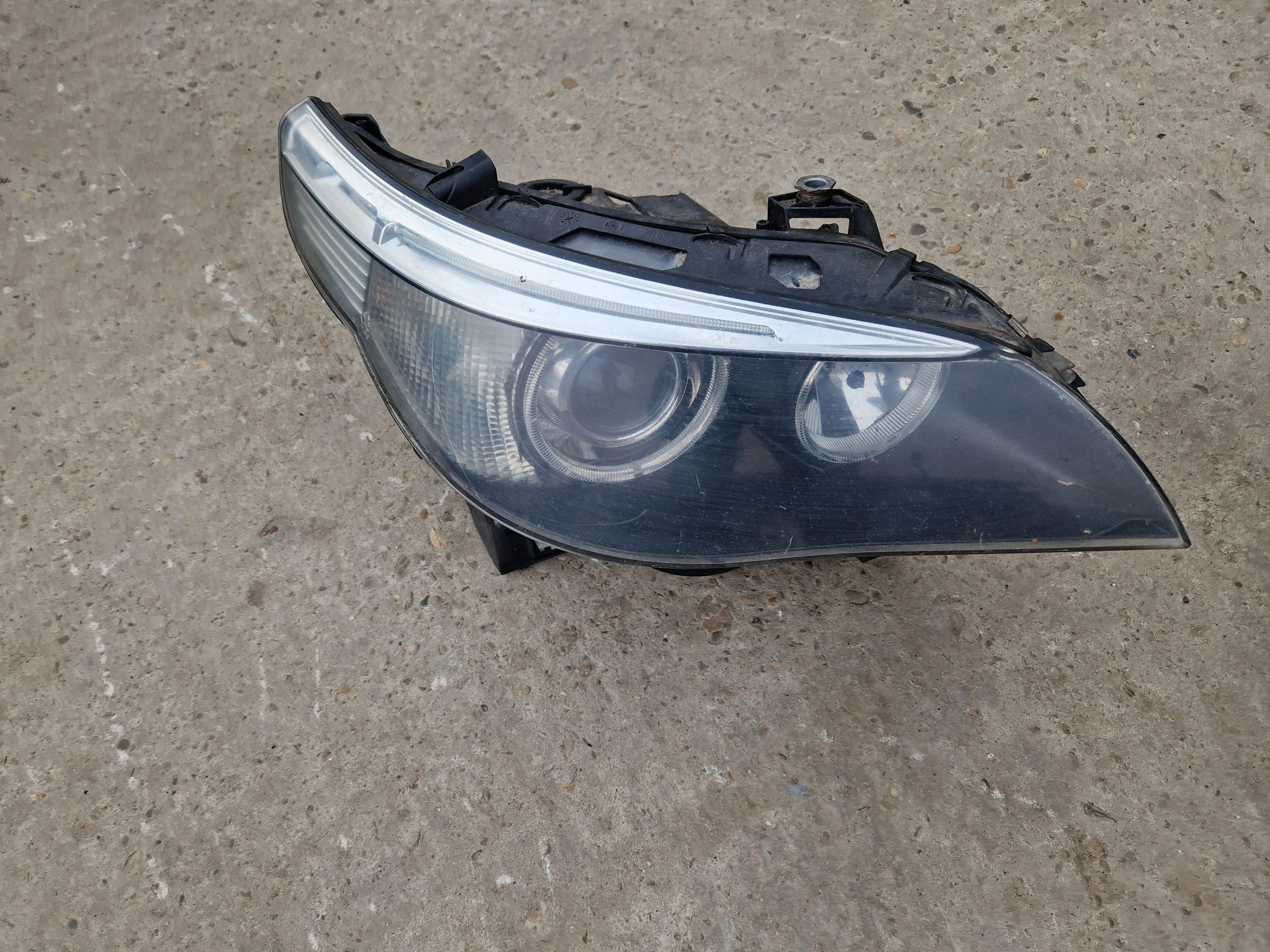 Faruri xenon BMW E60 seria 5 2007