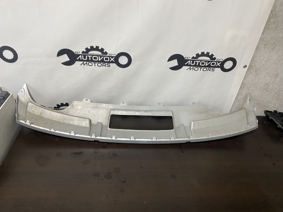 Scut bara ornament spate Skoda Octavia 3 Scout