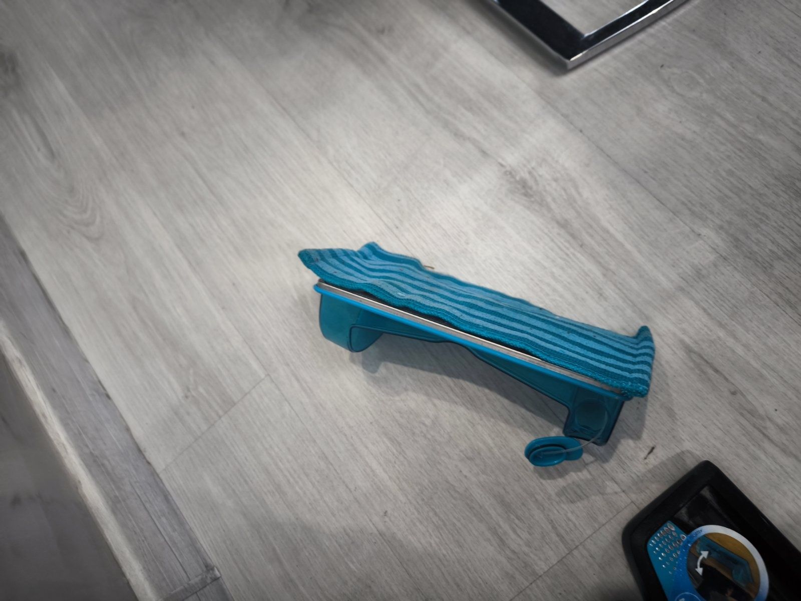 прахосмукачка Philips PowerPro Aqua – вертикална, безкабелна, 2 в 1 пр