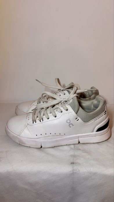 Adidași OnCloud "The Roger”, albi, damă, mărimea 37.