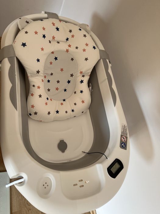 Cada cu suport metalic, pentru bebelusi